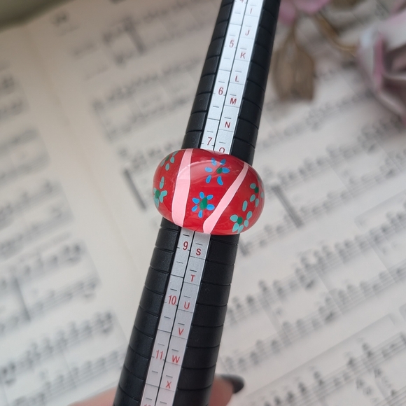 Red Floral Ring Size 8 - Picture 4 of 8